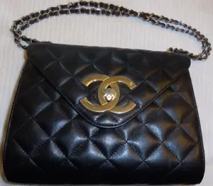 Caviar Leather Shoulder Bag with chain